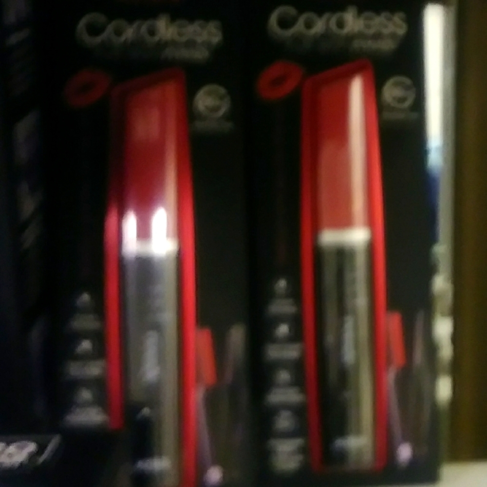 Kiss cordless flat iron